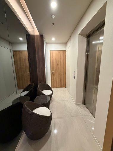 picture Siamese Exclusive 31 Duplex rooms, high ceilings, warm atmosphere. With a private elevator delivered directly to the room. and a spacious living room - 26/26