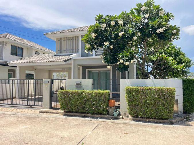 picture Single corner unit for sale in Grand Valley, a quality project located near Nong Mon, Chonburi. - 1/13
