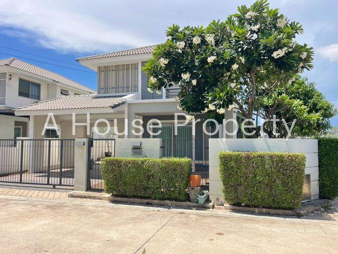 picture Single corner unit for sale in Grand Valley, a quality project located near Nong Mon, Chonburi. - 1/13