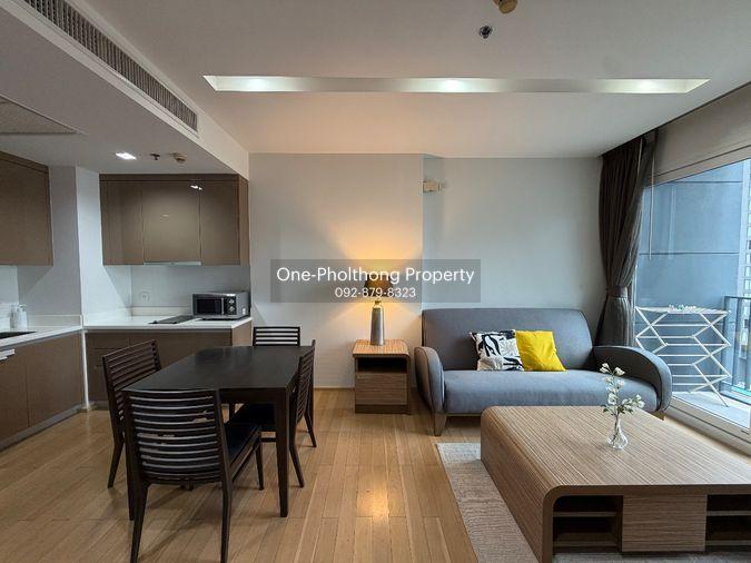 picture Luxury 1-Bedroom with Stunning Views, Fully Furnished & Move-In Ready - 2/11