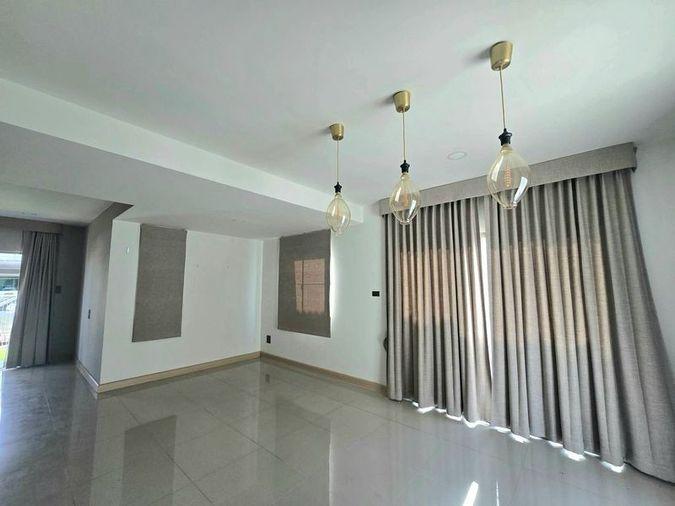 picture Single corner unit for sale in Grand Valley, a quality project located near Nong Mon, Chonburi. - 3/13
