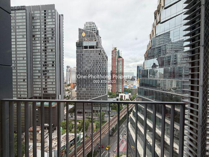 picture Luxury 1-Bedroom with Stunning Views, Fully Furnished & Move-In Ready - 11/11