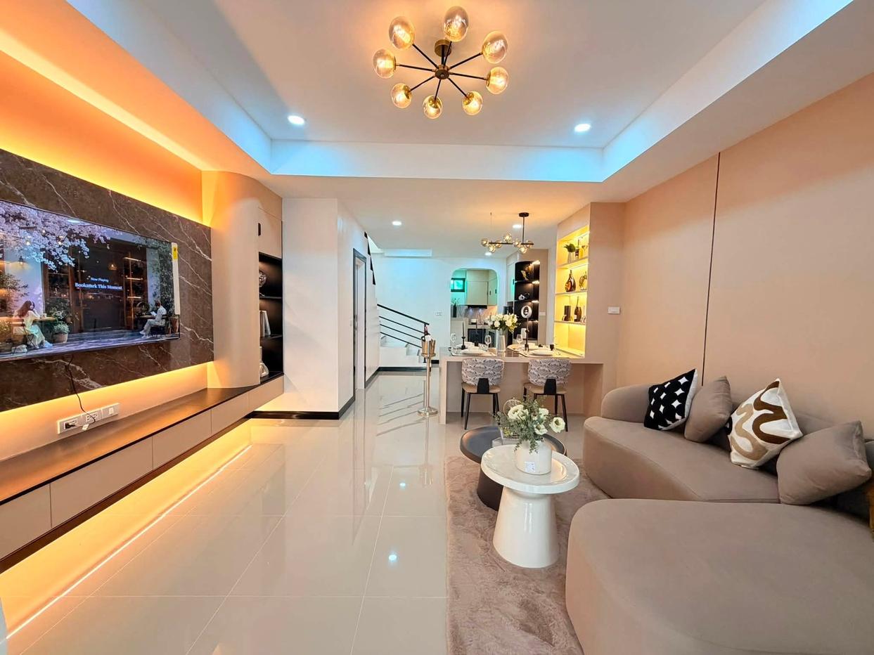 picture Modern Townhouse for Sale Jomtien Pattaya - 1/28