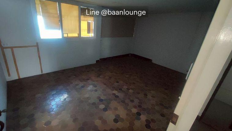 picture 500 meters from Dusit Central Park and Lumpini Park, near BTS Skytrain. Townhouse for rent, Sala Daeng, Silom, with rooftop. - 7/19