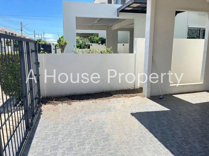 picture Single corner unit for sale in Grand Valley, a quality project located near Nong Mon, Chonburi. - 12/13
