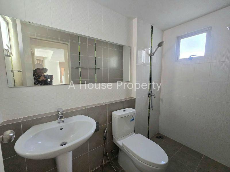 picture Single corner unit for sale in Grand Valley, a quality project located near Nong Mon, Chonburi. - 9/13