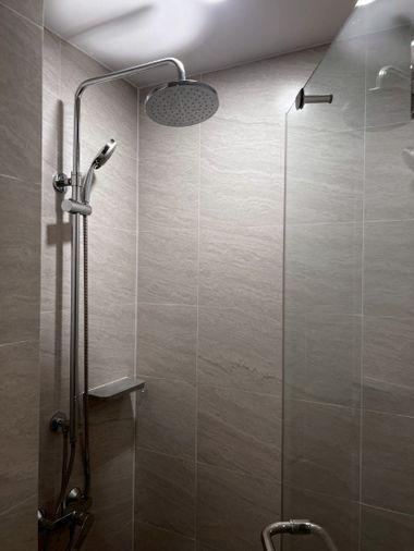รูป The Crown Residence คอนโดแต่งครบสไตล์ Modern Minimal  ตู้บิวท์อินแน่นๆ และมุมทำงานรับแสงธรรมชาติ พร้อมเข้าอยู่ - รูปที่ 8/8