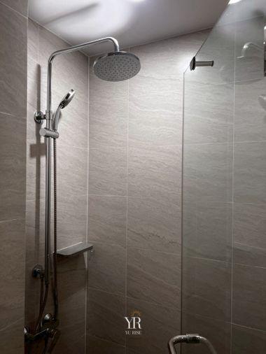 รูป The Crown Residence คอนโดแต่งครบสไตล์ Modern Minimal ตู้บิวท์อินแน่นๆ และมุมทำงานรับแสงธรรมชาติ พร้อมเข้าอยู่ - รูปที่ 8/8