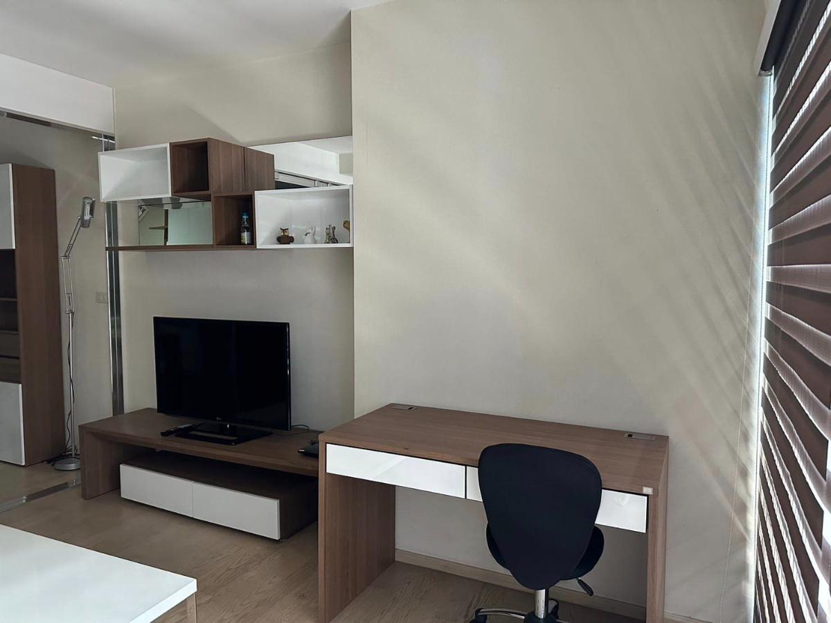 picture Noble Remix, spacious room, complete functions Have a view of the skytrain and swimming pool from the balcony. with work zone fully decorated - 9/11