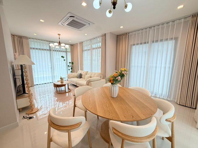 รูป บางกอก บูเลอวาร์ด บางนา-ศรีนครินทร์ | บ้านหรูเลขที่ 74 | 4ห้องนอน 4ห้องน้ำ | ทางเลือกที่เหมาะสำหรับครอบครัวโรงเรียนนานาชาติ 100,000 บาท / เดือน - รูปที่ 4/15