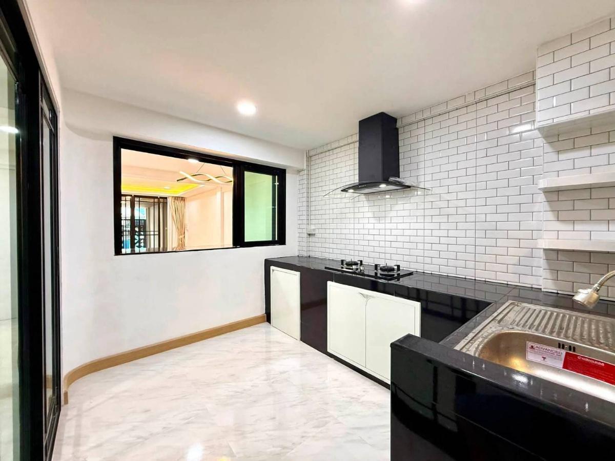 picture ⭐✨ RH-135 3-Story Townhome for Sale (Phetkasem 68 Soi 10) ✨⭐ - 12/20