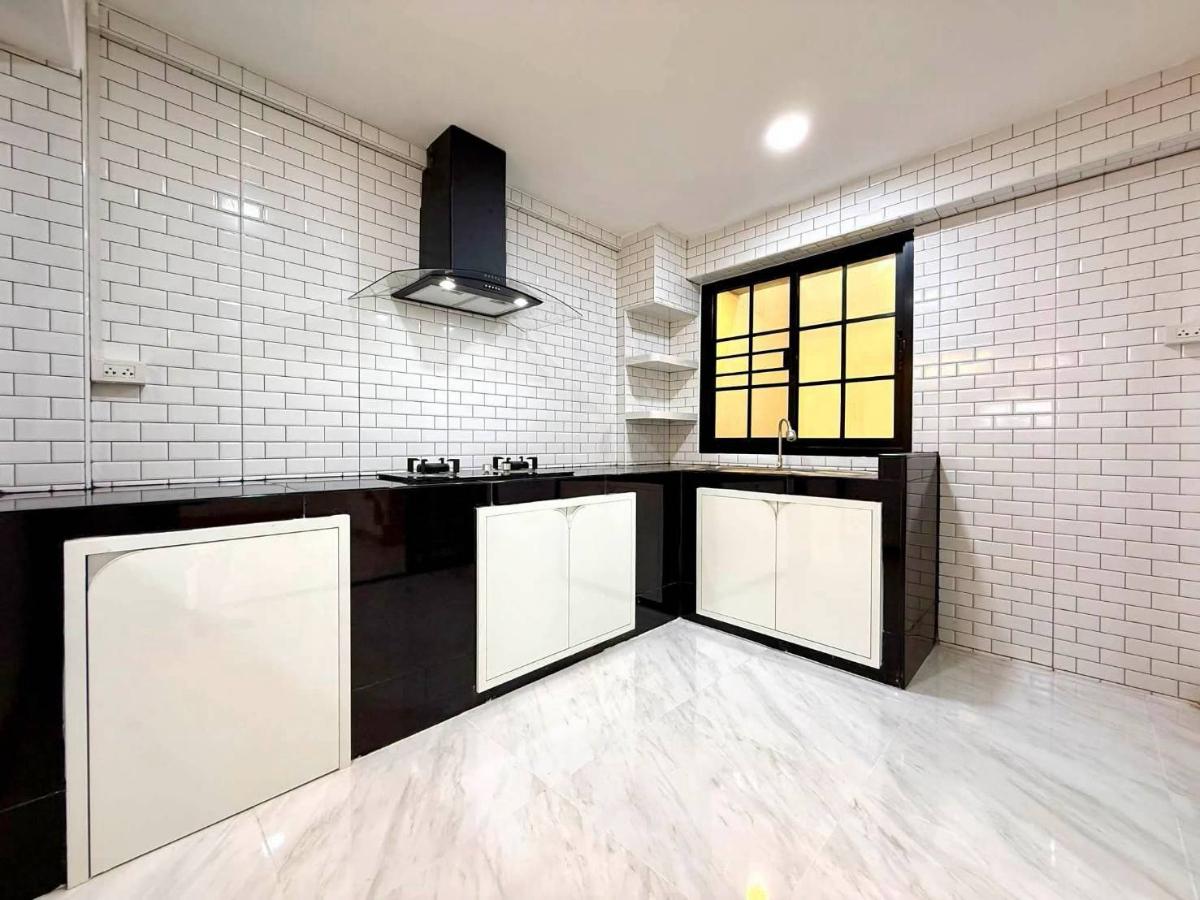 picture ⭐✨ RH-135 3-Story Townhome for Sale (Phetkasem 68 Soi 10) ✨⭐ - 8/20