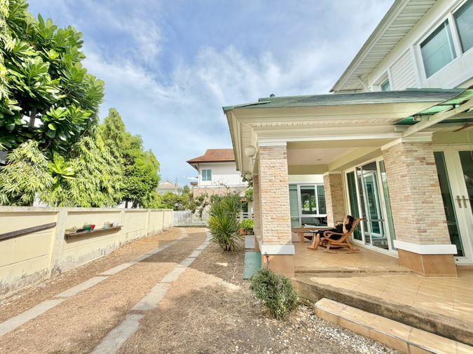 picture Rare Find! 100 Sq.w. Single House at Casalunar with Private Beach Access - 3/49