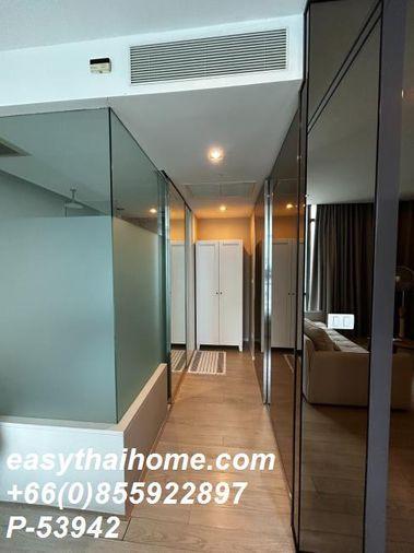 รูป P-53942 | The Room Sukhumvit 21 🔥✨ คอนโด วิวเมือง เฟอร์ครบ พร้อมเครื่องซักผ้า ใกล้ MRT พร้อมเข้าอยู่! ✨📱 Line ID: @easythaihome | ☎️ 085-592-2897 - รูปที่ 2/20