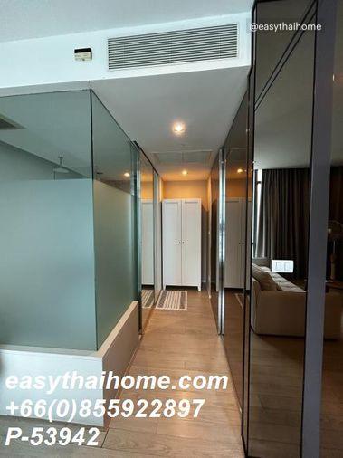 รูป P-53942 | The Room Sukhumvit 21 🔥✨ คอนโด วิวเมือง เฟอร์ครบ พร้อมเครื่องซักผ้า ใกล้ MRT พร้อมเข้าอยู่! ✨📱 Line ID: @easythaihome | ☎️ 085-592-2897 - รูปที่ 2/20