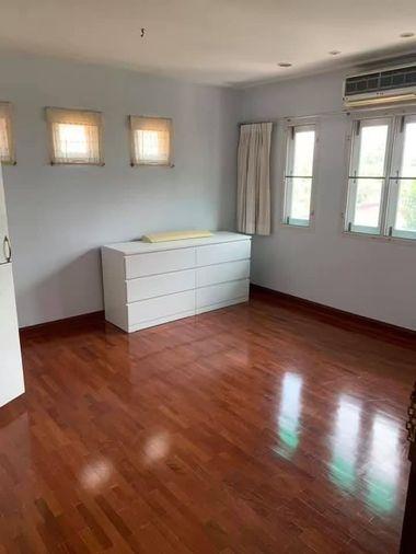 รูป RS7374 ให้เช่า Townhouse 4 ชั้น Villa 49 Sukhumvit ใกล้ BTS พร้อมพงษ์ - รูปที่ 8/15