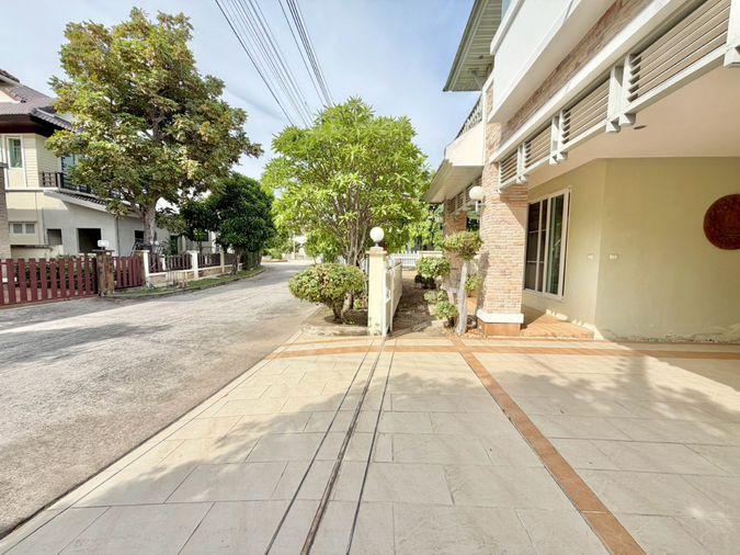 picture Rare Find! 100 Sq.w. Single House at Casalunar with Private Beach Access - 9/49