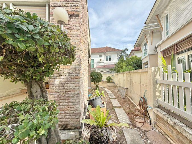 picture Rare Find! 100 Sq.w. Single House at Casalunar with Private Beach Access - 10/49