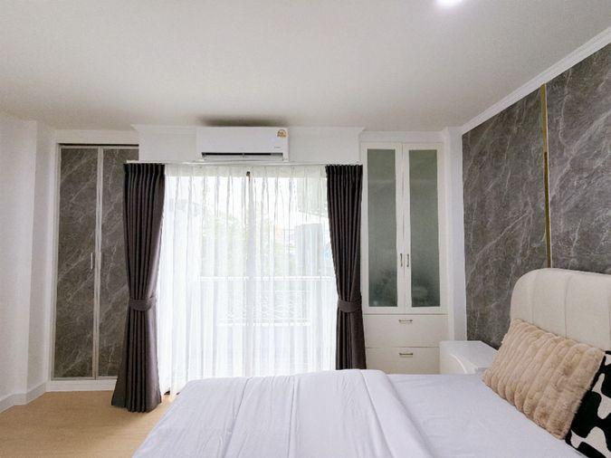 รูป P-1685✨ขาย คอนโด บดินทร์ สวีท โฮม เพียง 1.49 ล้าน ห้องใหญ่ ชั้นสูง ห้องแยกเป็นสัดส่วน มีเคาทเตอร์ครัว ตกแต่งห้องสวย พร้อมเข้าอยู่ *0659174222* - รูปที่ 2/9