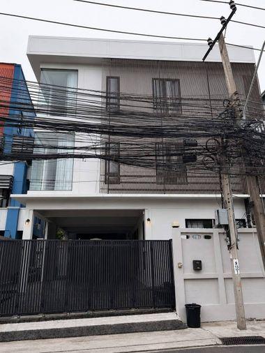 รูป HR3723ให้เช่าบ้านเดี่ยว 3 ชั้น หลังใหญ่ 100 ตร.วา 360 ตร.ม. ทำเลรัชดา-สุทธิสาร (ซอย 20 มิถุนา) 4 นอน 5 น้ำ จอดรถ 4 คัน ใกล้ MRT สุทธิสาร & ห้วยขวาง - รูปที่ 17/18