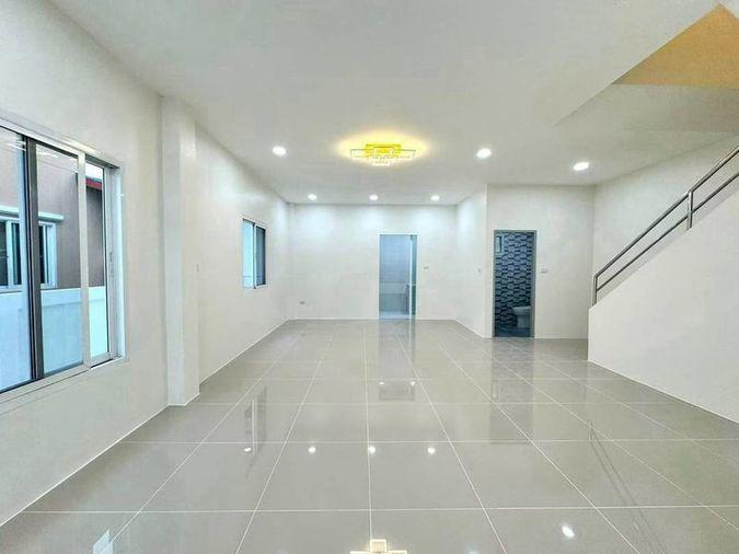รูป ขายบ้านแฝด หมู่บ้านศรีนครินทร์ นาพร้าว ศรีราชา ชลบุรี - รูปที่ 2/10