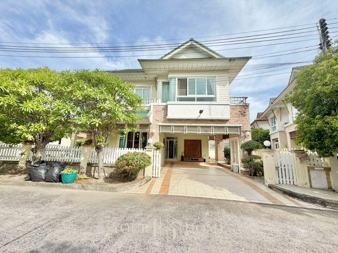 picture Rare Find! 100 Sq.w. Single House at Casalunar with Private Beach Access - 6/49