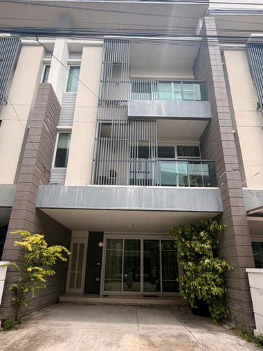 รูป ทาวน์เฮ้าส์ให้เช่า 📍 Town Avenue Srinagarindra 📍 3 ห้องนอน 4 ห้องน้ำ เฟอร์นิเจอร์ และ เครื่องใช้ไฟฟ้าครบ  - รูปที่ 2/11