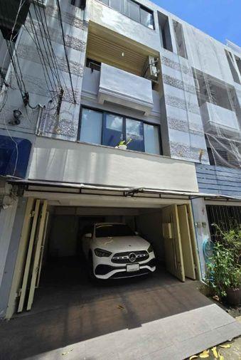 รูป HR3757ให้เช่าทาวน์โฮมหรู 4 ชั้น ใจกลางสุขุมวิท 49 - ทองหล่อ ในซอยส่วนตัว เงียบสงบ ปลอดภัย ทำเลดีที่สุด! อยู่ตรงข้าม UFM Fuji Supermarket - รูปที่ 1/10