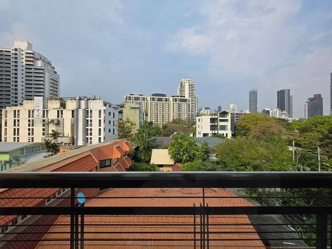 รูป HR3757ให้เช่าทาวน์โฮมหรู 4 ชั้น ใจกลางสุขุมวิท 49 - ทองหล่อ ในซอยส่วนตัว เงียบสงบ ปลอดภัย ทำเลดีที่สุด! อยู่ตรงข้าม UFM Fuji Supermarket - รูปที่ 3/10