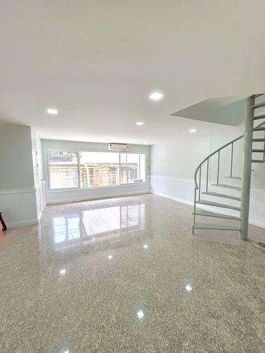 picture Thonglor Tower. 2beds 100sq.m. Line id: @pfagent - 1/10