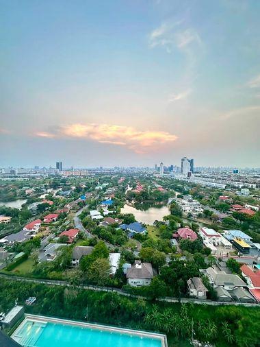รูป 💛🎯นิช โมโน เมกา สเปซ บางนา🎯💛 วิวสระว่ายน้ำ และวิวหมู่บ้าน lake side - รูปที่ 8/8