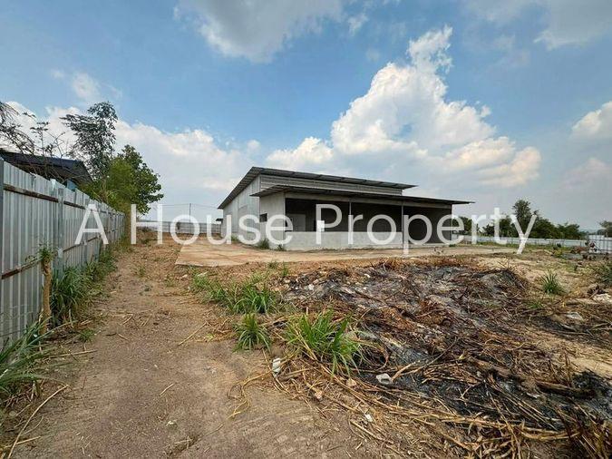 picture Land with buildings in Khao Khansong, Sriracha. Good location, attractive price. - 9/17