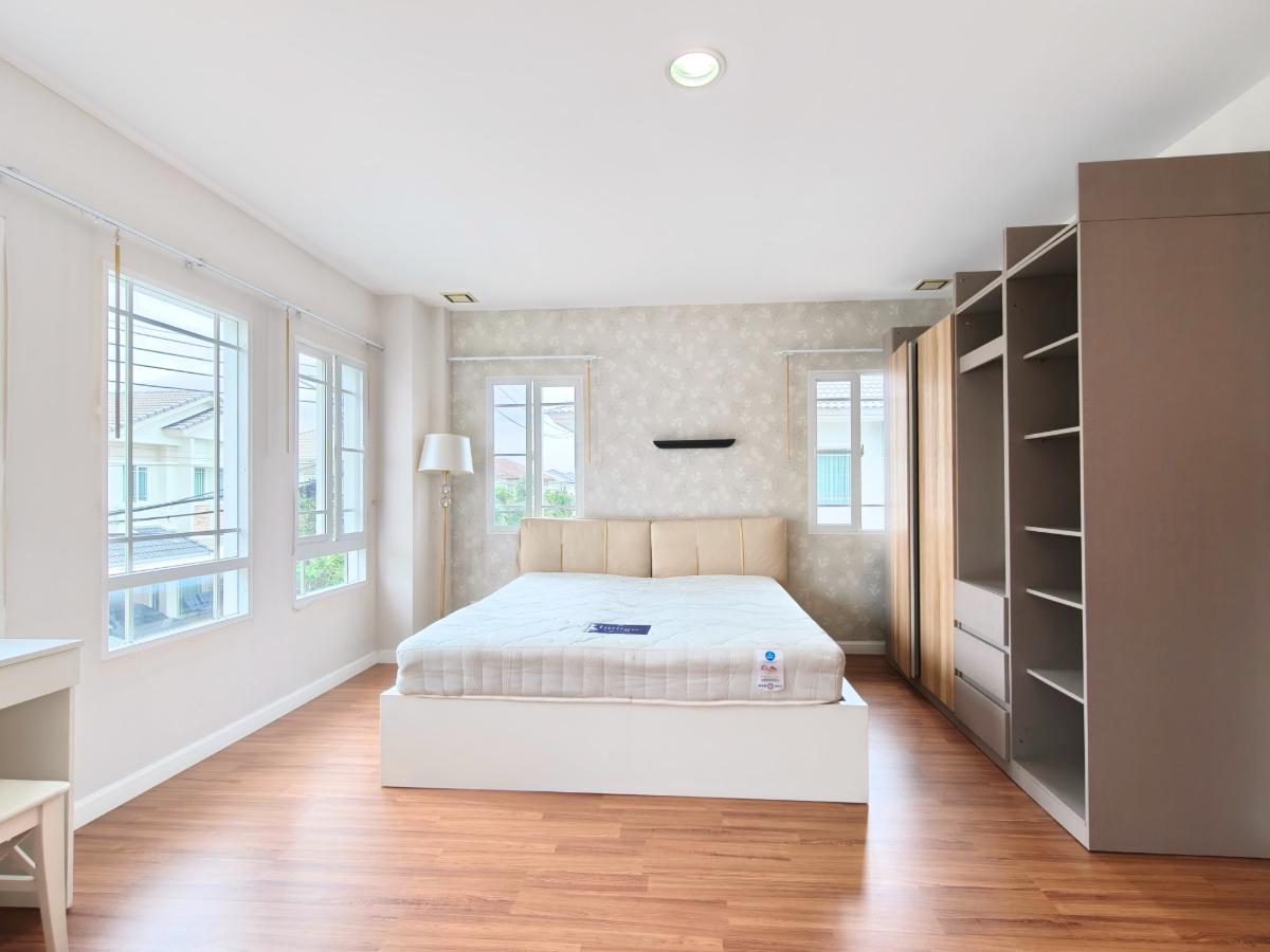 picture Ready-to-move-in detached house with luxury amenities. Excellent structure, no repairs needed. Great value. Close to renowned international schools. - 10/26