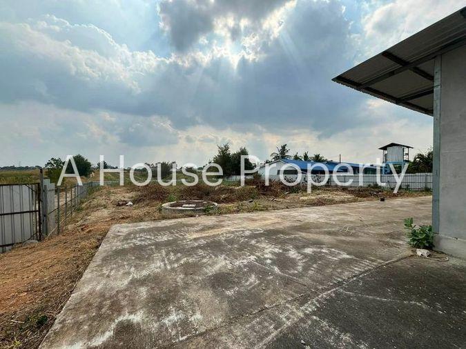picture Land with buildings in Khao Khansong, Sriracha. Good location, attractive price. - 15/17