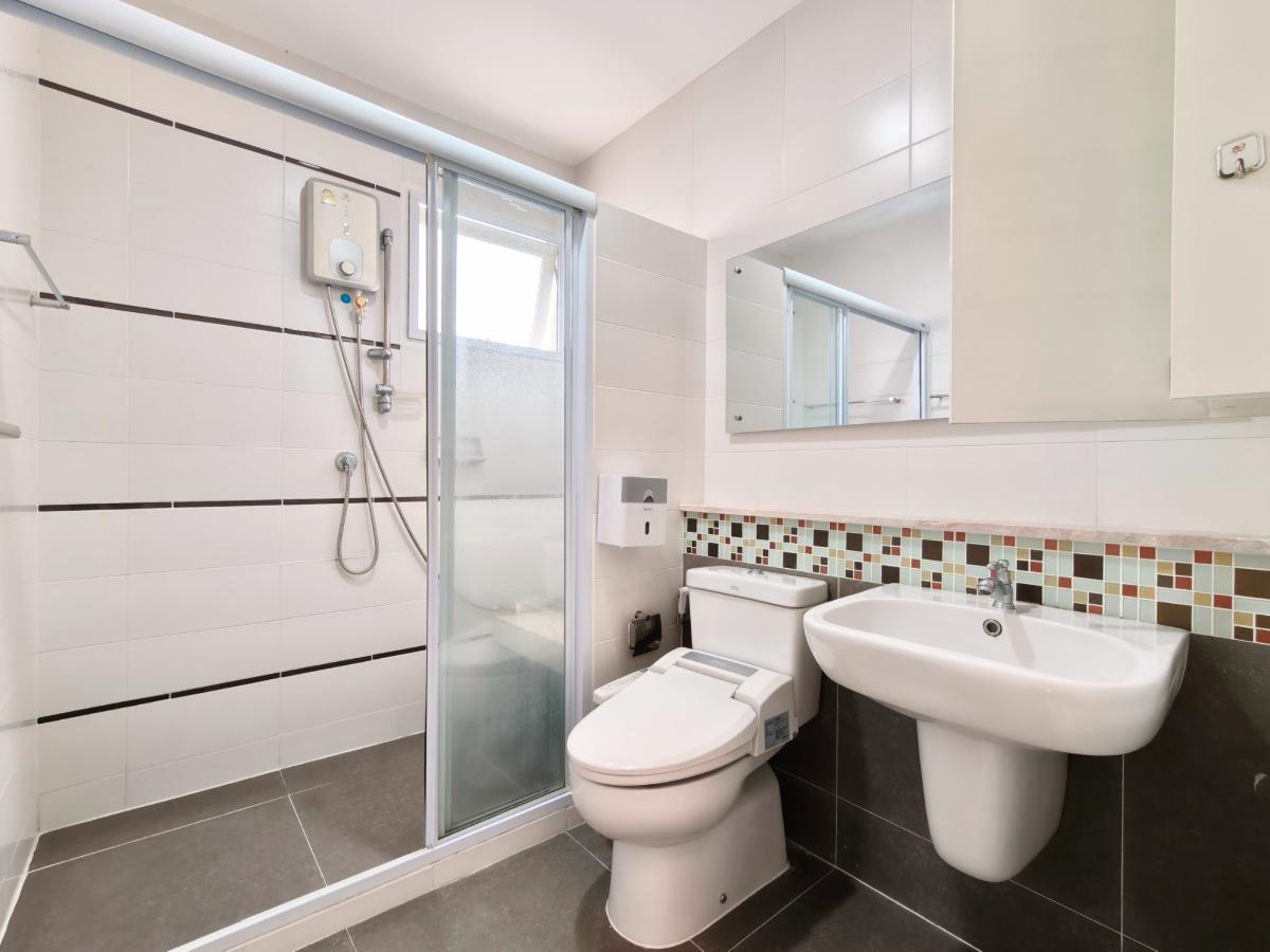 picture Ready-to-move-in detached house with luxury amenities. Excellent structure, no repairs needed. Great value. Close to renowned international schools. - 13/26