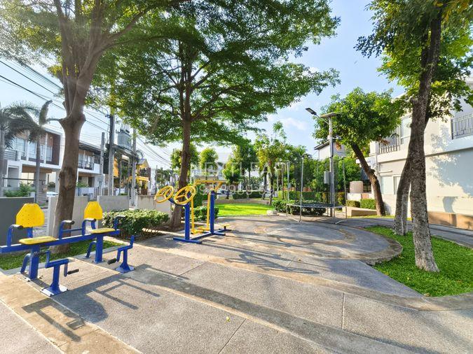 รูป บ้านเดี่ยวที่โฮมมี่และสงบสุข เดินทางสะดวกทั้งรถไฟฟ้าและรถยนต์ Parkway Aliv รามคำแหง (ปาร์คเวย์ชาเล่ต์ เฟสใหม่) ติดรถไฟฟ้า 3 ห้องนอน 3 ห้องน้ำ - รูปที่ 17/21