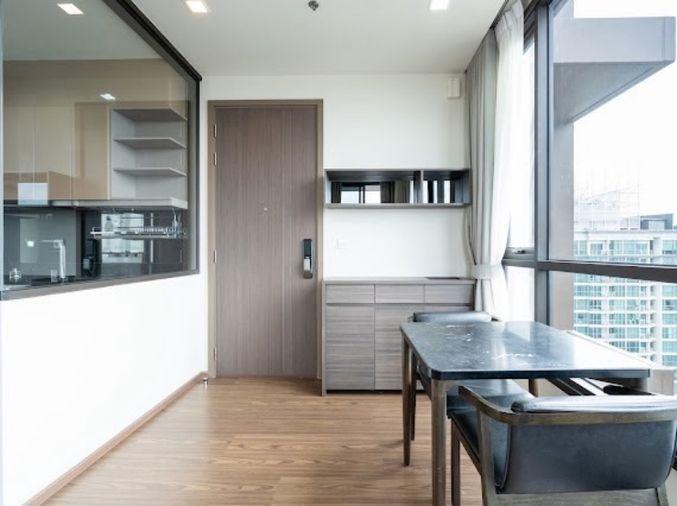 picture Large 1Bedroom High Floor  with Enclosed Kitchen  - 5/10