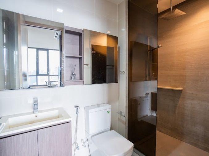 picture Large 1Bedroom High Floor  with Enclosed Kitchen  - 9/10