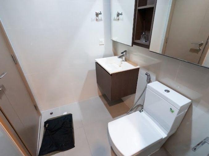 picture Large 1Bedroom High Floor  with Enclosed Kitchen  - 8/10