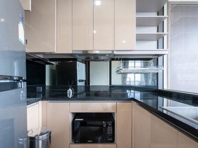 picture Large 1Bedroom High Floor  with Enclosed Kitchen  - 4/10