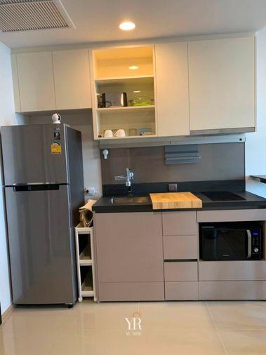 รูป Oka Haus Sukhumvit 36 ห้องแต่งโทนอบอุ่นน่าอยู่ มีเคาน์เตอร์บาร์มุมครัวไว้นั่งชิล 1 ห้องนอน 1 ห้องน้ำ - รูปที่ 6/8