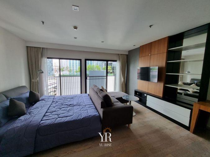picture Noble Remix for rent, Type Studio, spacious room, BTS Thonglor view, 1 bedroom, 1 bathroom, ready to move in. - 7/11
