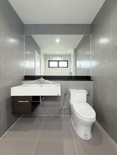 รูป 🏡🔥 บ้านเดี่ยวหลังมุม สวยพร้อมอยู่ | ติวานนท์–แจ้งวัฒนะ 💰 5.29 ล้าน | ฟรีโอน! | หน้าบ้านทิศใต้  ฟรีโอน!!! - รูปที่ 23/43