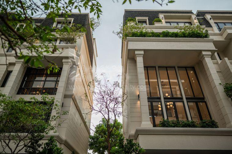 picture Luxury Townhome for sale at Silom Sathorn - 1/44