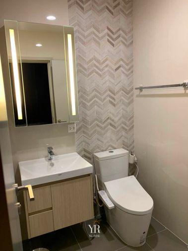 รูป Oka Haus Sukhumvit 36 ห้องแต่งโทนอบอุ่นน่าอยู่ มีเคาน์เตอร์บาร์มุมครัวไว้นั่งชิล 1 ห้องนอน 1 ห้องน้ำ - รูปที่ 5/8