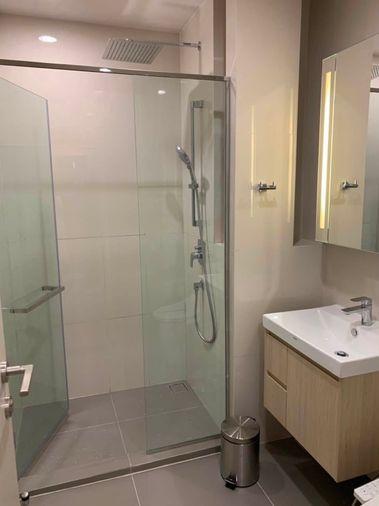 รูป Oka Haus Sukhumvit 36 ห้องแต่งโทนอบอุ่นน่าอยู่ มีเคาน์เตอร์บาร์มุมครัวไว้นั่งชิล 1 ห้องนอน 1 ห้องน้ำ - รูปที่ 8/8