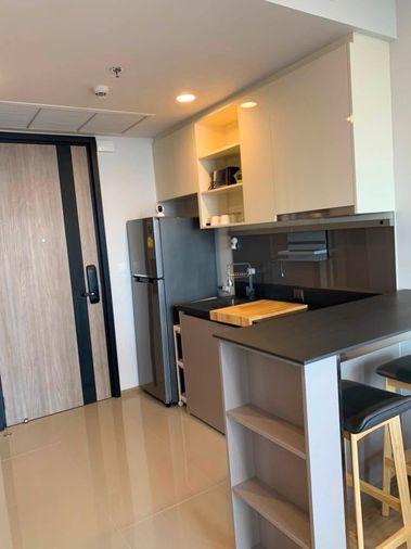 รูป Oka Haus Sukhumvit 36 ห้องแต่งโทนอบอุ่นน่าอยู่ มีเคาน์เตอร์บาร์มุมครัวไว้นั่งชิล 1 ห้องนอน 1 ห้องน้ำ - รูปที่ 4/8