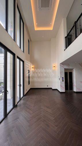 picture Luxury Townhome for sale at Silom Sathorn - 16/44
