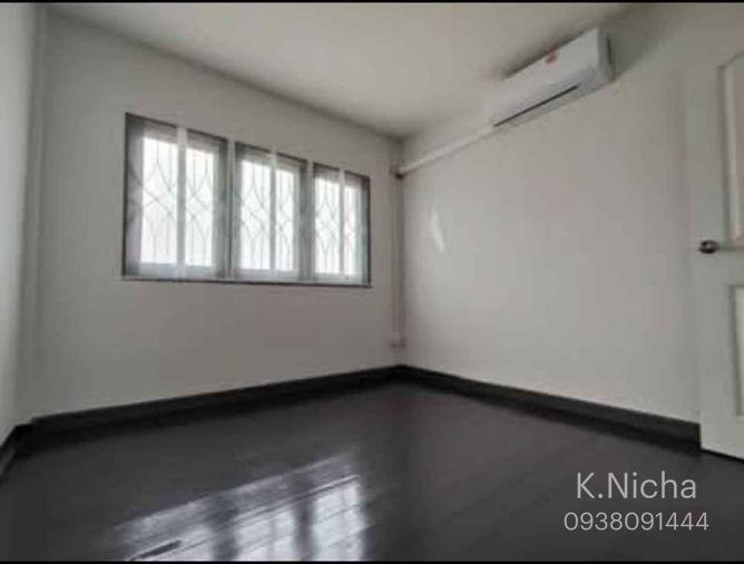 รูป HR3762เช่าบ้านเดี่ยวรีโนเวทใหม่ พร้อมเข้าอยู่ ทำเลโชคชัย 4 ซอย 56 (เหมาะอยู่อาศัย / โฮมออฟฟิศ)เครื่องใช้ไฟฟ้าและเครื่องปรับอากาศใหม่ยกชุด - รูปที่ 8/16