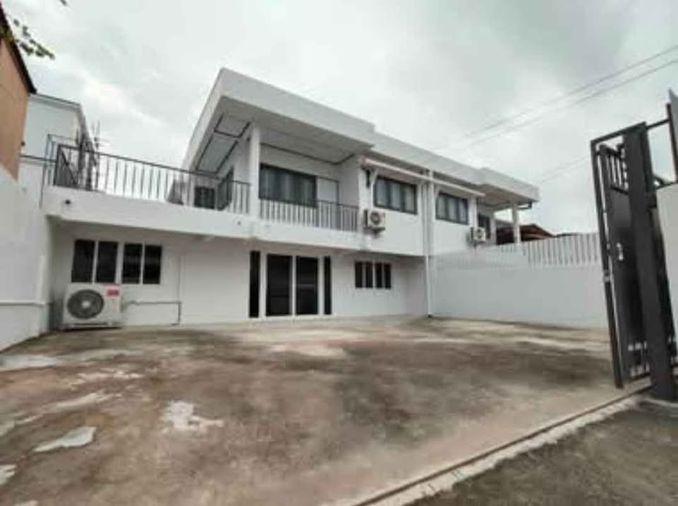 รูป HR3762เช่าบ้านเดี่ยวรีโนเวทใหม่ พร้อมเข้าอยู่ ทำเลโชคชัย 4 ซอย 56 (เหมาะอยู่อาศัย / โฮมออฟฟิศ)เครื่องใช้ไฟฟ้าและเครื่องปรับอากาศใหม่ยกชุด - รูปที่ 1/16